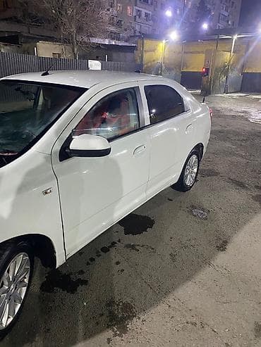 zapi maşin: Təcili satilir heç bir prablemi yoxdur Ağ rəngli 4 qapılı sedan — 2