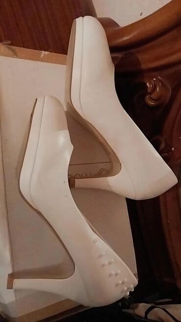 Ölçü: 38, rəng - Ağ, Yeni