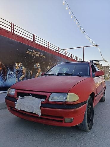 Opel Astra: 1.6 l | 1996 il 271000 km Universal — 3