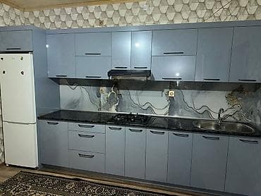 шкаф купе по индивидуальному заказу: Hər zövqə uyğun, yüksək keyfiyyətli sifarişlə mebel yığılması Mətbəx — 4