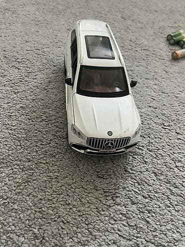 kapo: Məhsul: Metal die-cast oyuncaq maşın modelləri (2 ədəd) - Qara sedan — 2