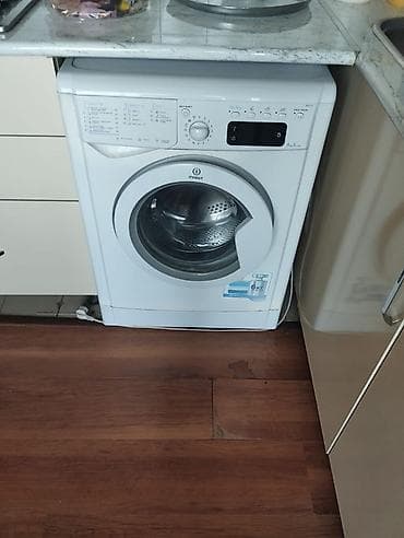 dikis masini: Indesit önyükləməli paltaryuyan maşın - Yük həcmi: 6 kq - Enerji — 1