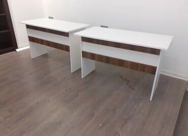 Masa – ofis/iş masası - Rəng: ağ səth, ortada qəhvəyi taxta naxışlı