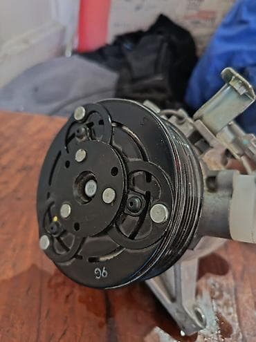 w212 kompressor: Salam orginal yeni kampressor qarajda qalib herseyi islekdi malıma — 2