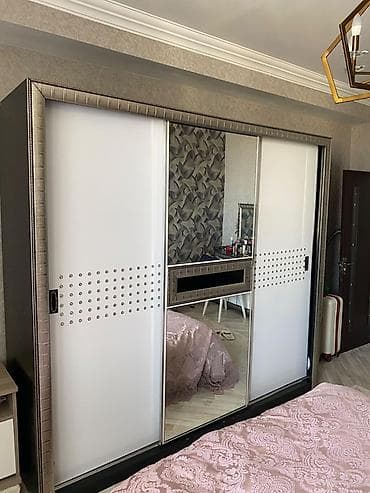 Yataq otağı mebel dəsti Tərkibi: - 3 qapılı sürgülü dolab: iki ağ