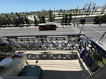 otag: Bakı, Ağ şəhər, 3 otaqlı, Köhnə tikili, m. Xətai, 75 kv. m — 2