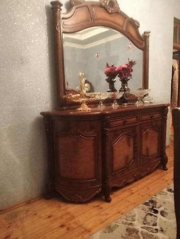 Klassik üslubda güzgülü bufet/konsol - Material: təbii ağac massiv