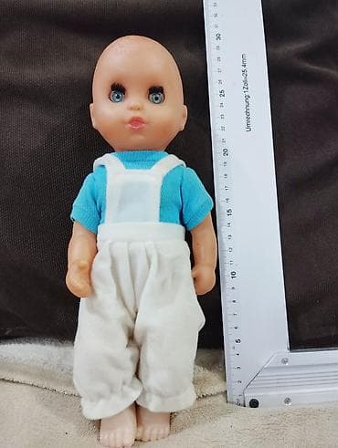 Uşaq geyimi və ayaqqabıları: Qiyməti 1 ci 70 azn. 2 ci 30 azn. 3 cü 15 AZN. 4 cu dələ oyuncaqi 40 — 3