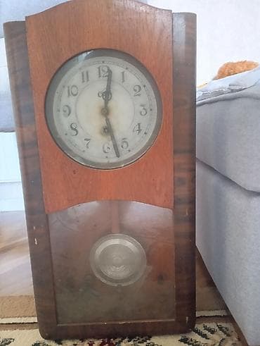 Divar saatları, Mexaniki, Mayatnik