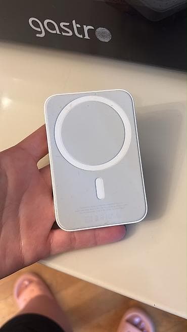 Apple MagSafe Battery Pack – ağ rəng. 320 azn alinib. Yeni kimidir — 2