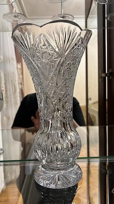 Vazalar: Bir vaza, Xrustal — 1