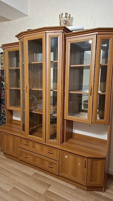 qapi darvaza: Şkaf–vitrin dəsti - Material: ağac teksturasında laminat - Üst hissə — 2