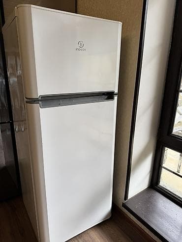 samaung a 11: Indesit iki qapılı soyuducu - Brend/model: Indesit (üstdə dondurucu — 2