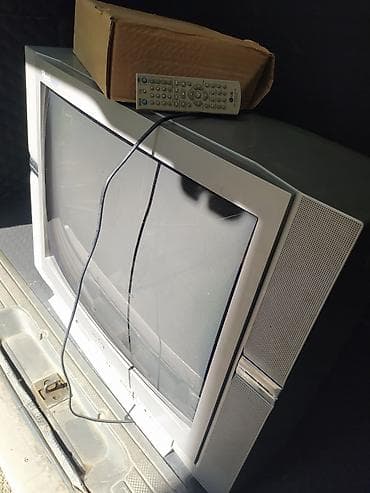 retro gramofon: SANYO CRT televizor - Marka/model: SANYO (ekranda “SANYO” loqosu), ön — 1