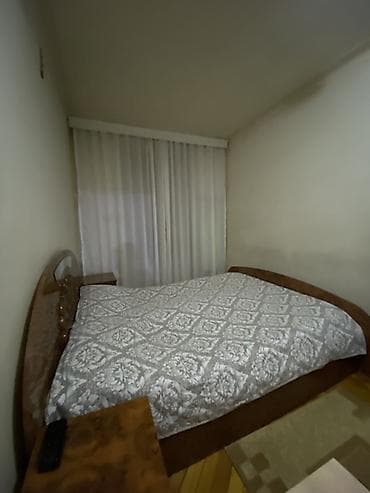 çarpayı: İki nəfərlik taxta yataq dəsti - Material: təbii ağac teksturasına — 2