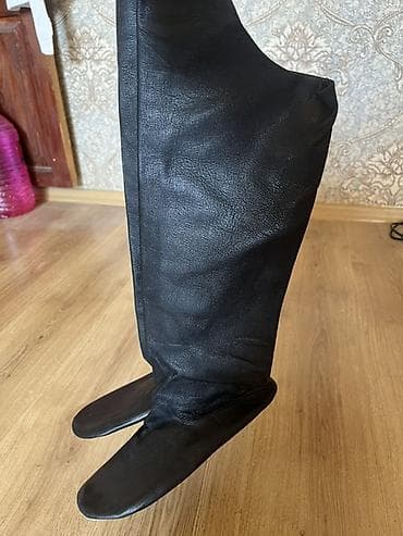 Çəkmələr: Qara dəri çəkmələr Xüsusiyyətlər: - Material: təbii dəri (yumşaq — 1