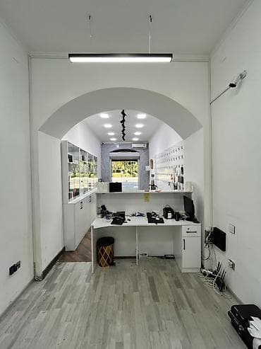 kiray: 28 May metrosu, Səməd Vurğun heykəlinin yanında, ümumi sahəsi 45 kv/m — 6