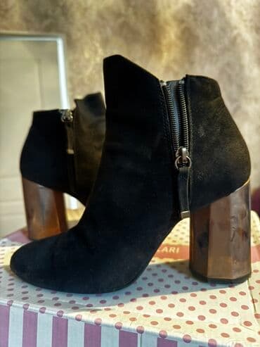 Bershka, Ölçü: 40, rəng - Qara, İşlənmiş lalafo.az -da Bershka, Ölçü: 40, rəng - Qara, İşlənmiş