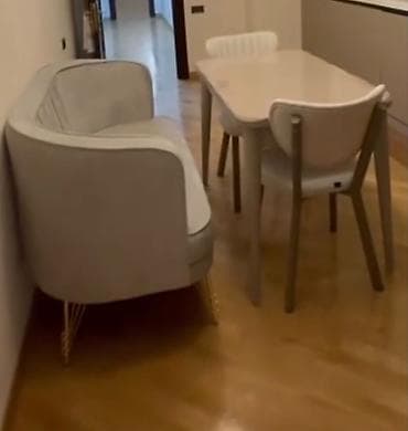 RumuMasa və divan satılır 400₼. Baha alınıb. Ünvan Novxani &amp;Rumi