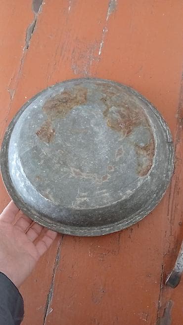 вешалка в прихожую настенная: Məhsul: Köhnə, qedimi antik dövrə metal dəsti. Qiymet ucune aiddir — 3