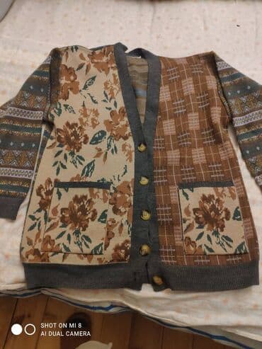 qadın jaketi: Jaket. Türkiyənindir. Təzə kimidir. 46-48 ölçüdə. Yeri Neftçilər — 1