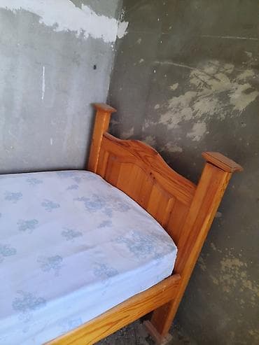 Çarpayı yaxşı vəziyətdədi heçbir problemi yoxdu matras ortopedikdi