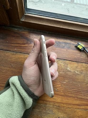 iphone 8 qara: IPhone 8, Qızılı, Barmaq izi — 4