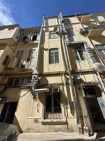 Ayri mətbəx 28 də milli bankin yaninda icərə verilir. 3 faza elektrik — 3