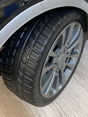 qizlar ucun ketalar: Oğlan və qızlar üçün uşaq elektrik avtomobili AUDI Q8 Yaş həddi — 7