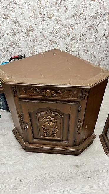 bufet: Künc vitrin–bufet dəsti Fistiq agacinnandur. Cox keyfiyyetlidir. Ust — 5