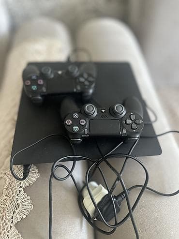 Ps4 2 pultu və içində oyunları var