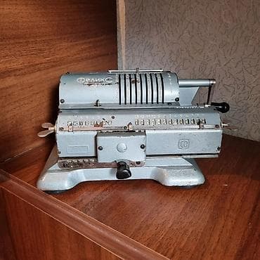 Qədimi hesablayıcı. İşləkdi. Əla vəziyyətdə — 1