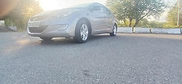 islenmis hyundai avtomobilleri satisi: Hyundai Elantra sedan - Korpus: 4 qapılı sedan, gümüşü rəng - Kuzov — 3