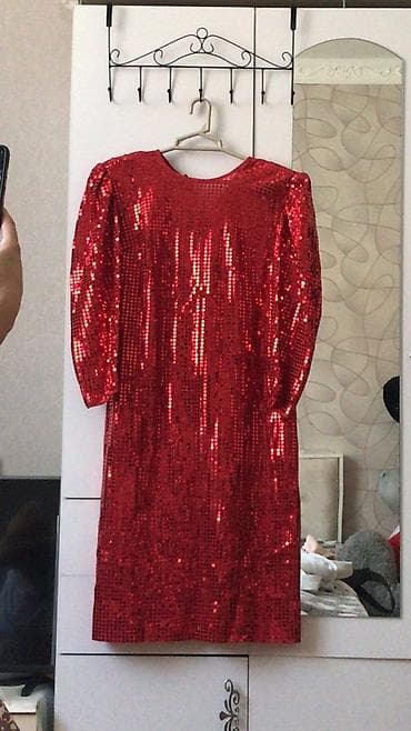 cicekli don: Qırmızı payetli don - Ölçü: S–M - Model: Boş/kəsişi rahat siluet - — 2