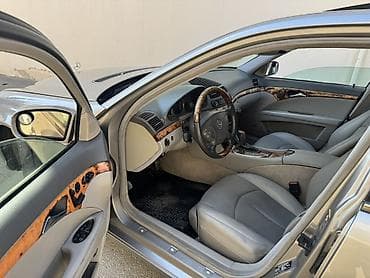 mersedes acari: Mercedes-Benz E-Class: 3.2 l | 2004 il Sedan — 6