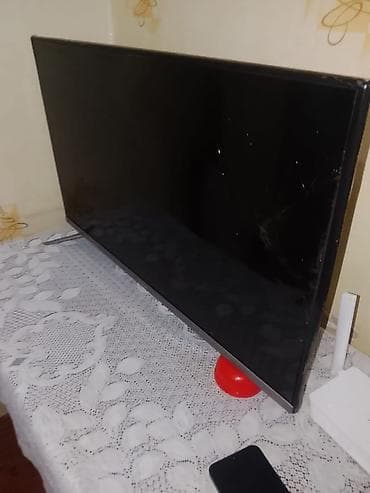 LED televizor (təxminən 32–40 düym arası) Xüsusiyyətlər: - Yastı — 4