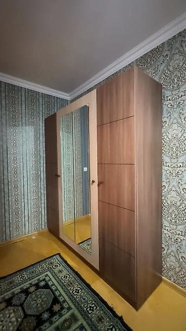 kreditle menziller: Kirayə üçün 2 otaqlı mənzil (tam mebellə) - Geniş qonaq otağı: divan — 4