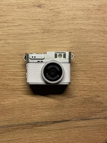 pulsuz uce: Mini 1080P Kamera – retro fotokamera Xüsusiyyətlər: - Video çəkilişi — 3
