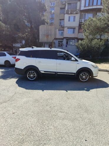 fiat doblo ölüxana: BAIC M60 miniven/SUV - Kuzov: ağ rəngli, qara dekor elementləri, dam — 2