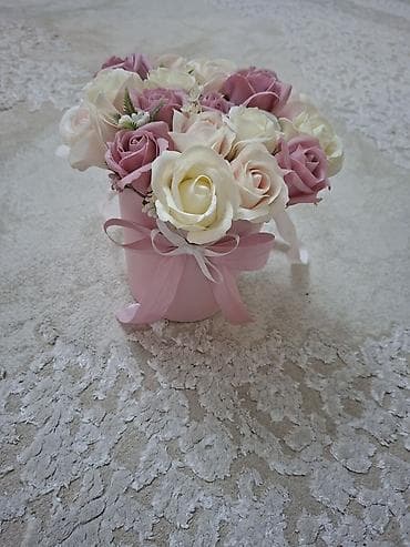 Саженцы деревьев: Yumşaq pastel tonlarında gül kompozisiyası – qız-gül qabda aranjıman — 2