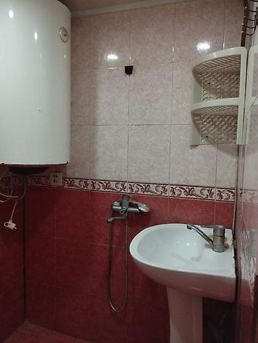 bine savxoz ev: Suraxanı bazarına yaxın.Bina evi 5/1 mərtəbəsi.Evin yanında 35 — 9