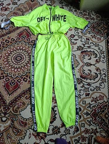 mavi bodilər: Neon-yaşıl idman dəsti – üst və şalvar - Rəng: parlaq neon-yaşıl - — 1