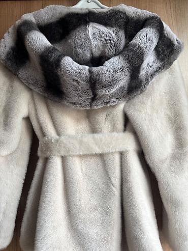 sandy geyim: Yeni Süni kürk. Çox gözəldir,keyfiyyəti əladır. L ölçü. Etiket — 2