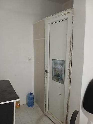 Hovsan merkezde(medrese ile uzbeuz), ana yoldan 20metr kenarda,yol