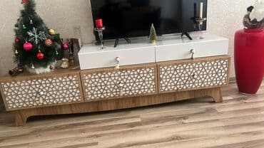 TV altlığı: Düz TV altlığı, Polkalı, Taxtalı — 1