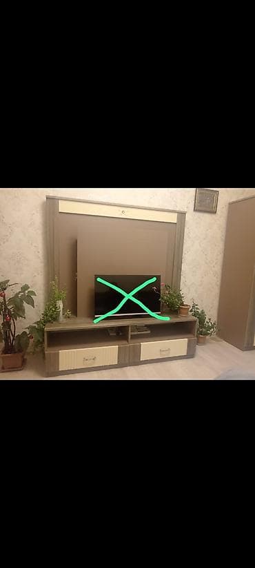 Düz TV altlığı, Polkalı, Laminat