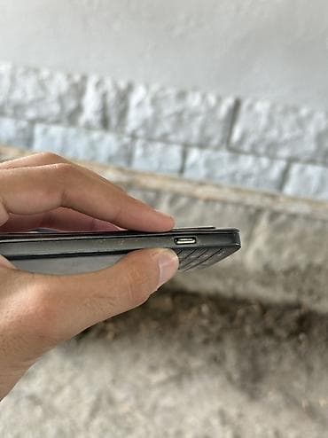 Mobil telefon və aksesuarlar: Samsung S5610, rəng - Qara, Düyməli — 8
