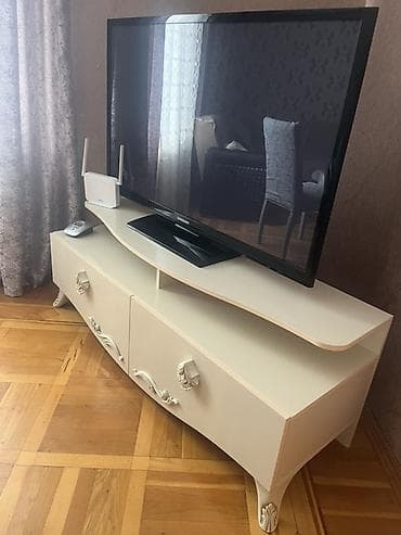 ТВ стенды: Ağ rəngli TV stendi - Klassik üslubda dizayn: dekorativ oyma — 2