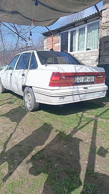 daewoo nexia 2009: Daewoo Nexia sedan, ağ rəng. - Kuzov: 4 qapılı, geniş salon və iri — 3