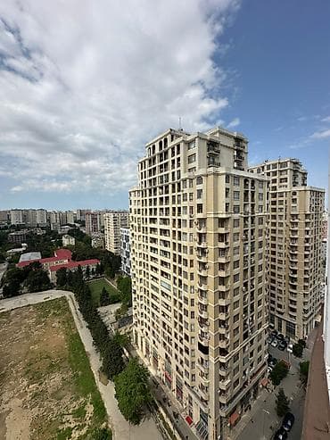 binalar: 4 otaqlı, Yeni tikili, 130 kv. m — 2